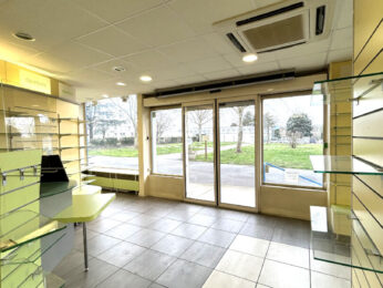 Local commercial 5 pièces 106 m² · à Bron · 106 m² · 119 000 €